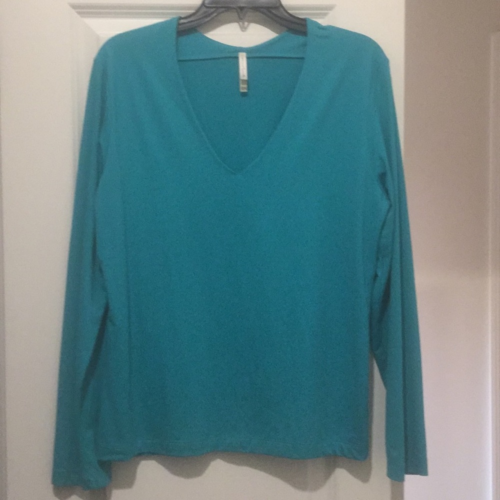 V neck long sleeve shirt,